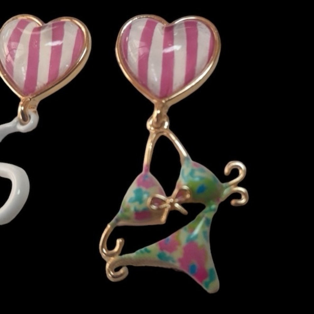 BETSEY JOHNSON Mismatched Bikini & Suntan Oil Bottle Dangle Earrings NEW NWT - Picture 3 of 6